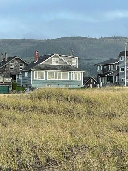 Seaside Beach Front House On The Promenade Экстерьер фото